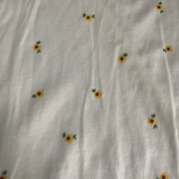 Women’s Old Navy Short Sleeve Shirt - Picture 2 of 4